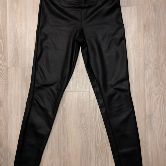 Faux Leather leggings - Picture 2 of 3